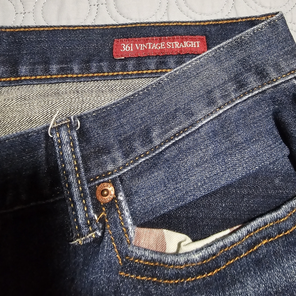 Lucky Jean's
